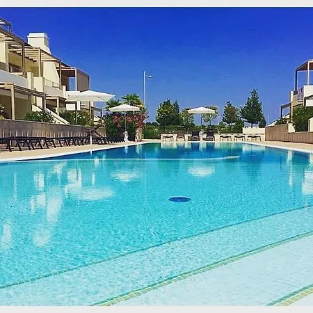 Lido Centro Con Piscina 리도 디 예솔로