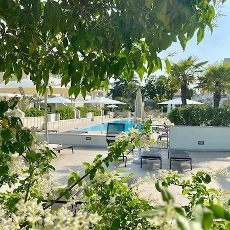 Lido Centro Con Piscina 아파트