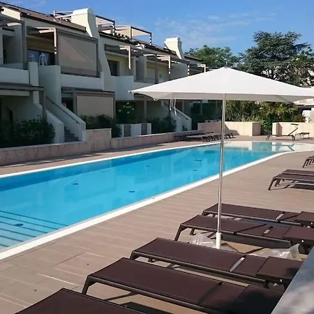 아파트 Lido Centro Con Piscina 리도 디 예솔로