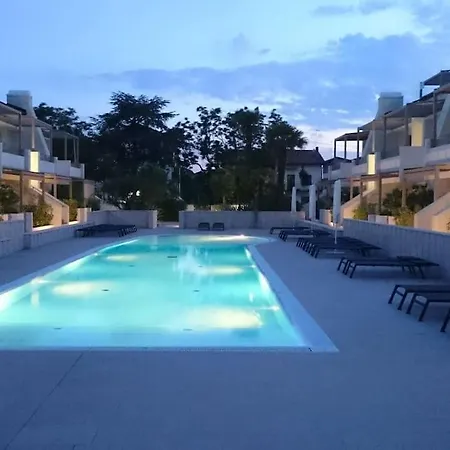 Lido Centro Con Piscina 아파트 리도 디 예솔로